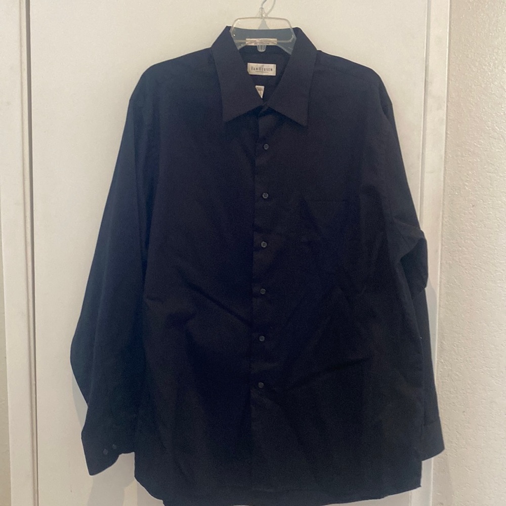17-17 1/2 34-35 Black Van Heusen dress shirt